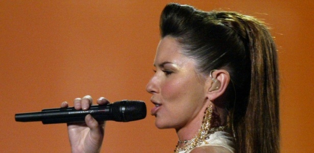 A cantora Shania Twain durante apresentação na 30ª edição do American Music Awards, em Los Angeles, na Califórnia (13/01/2003)